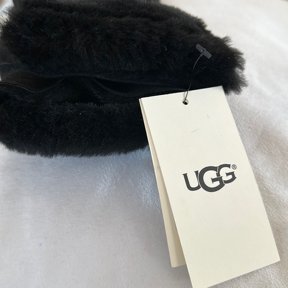 🎁 UGG Tasman Shearling Gloves – NEW with Tags – Cozy, Chic & Gift-Ready! ❄️ - Picture 5 of 9
